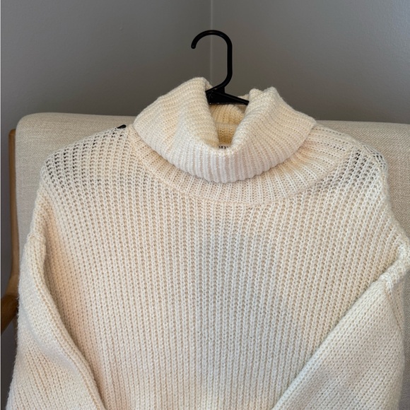 Zara Cream Turtleneck Sweater - Picture 2 of 6